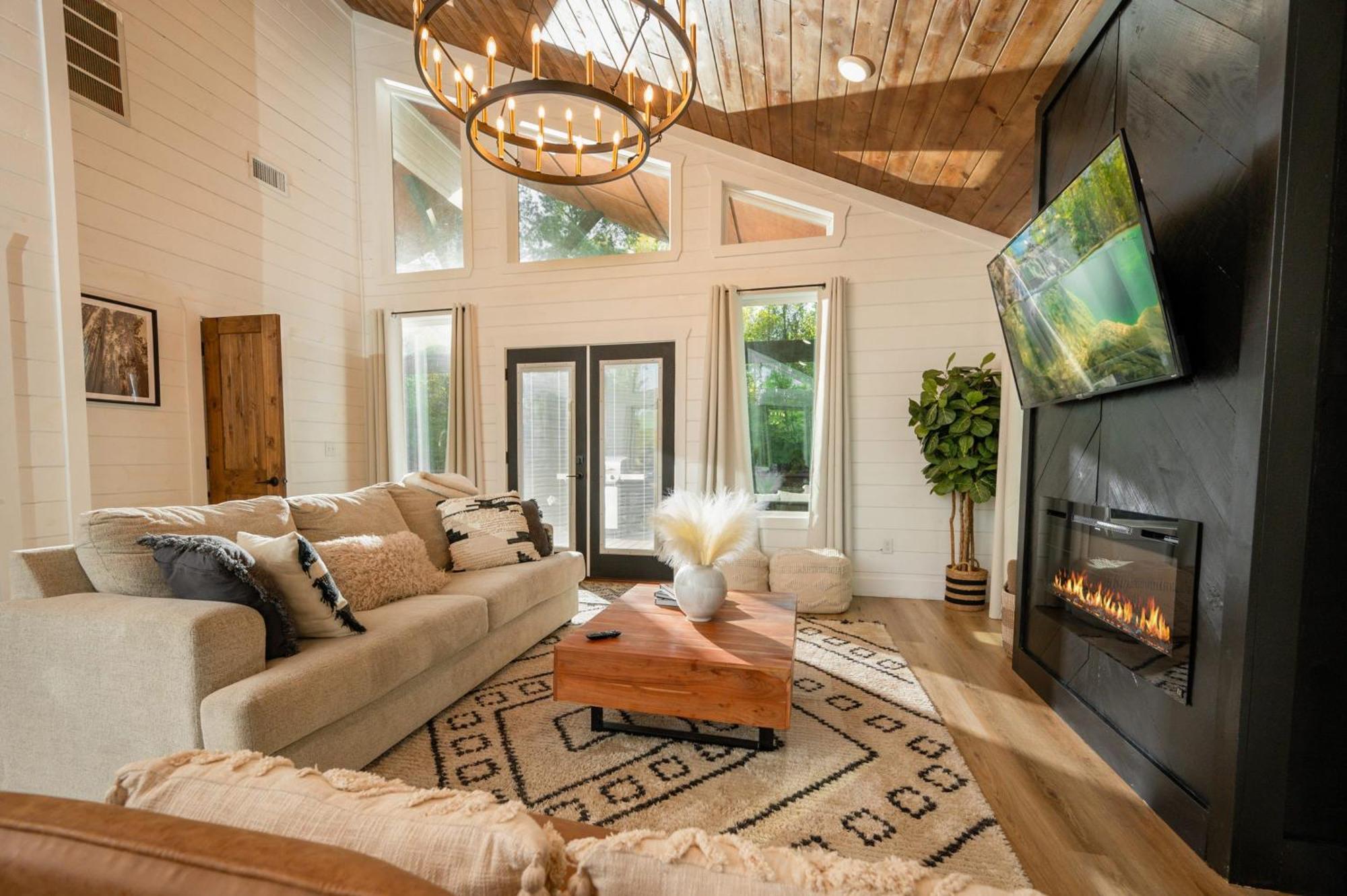 New Farmhouse-Chic Cabin With Hot Tub & Firepit Broken Bow Buitenkant foto